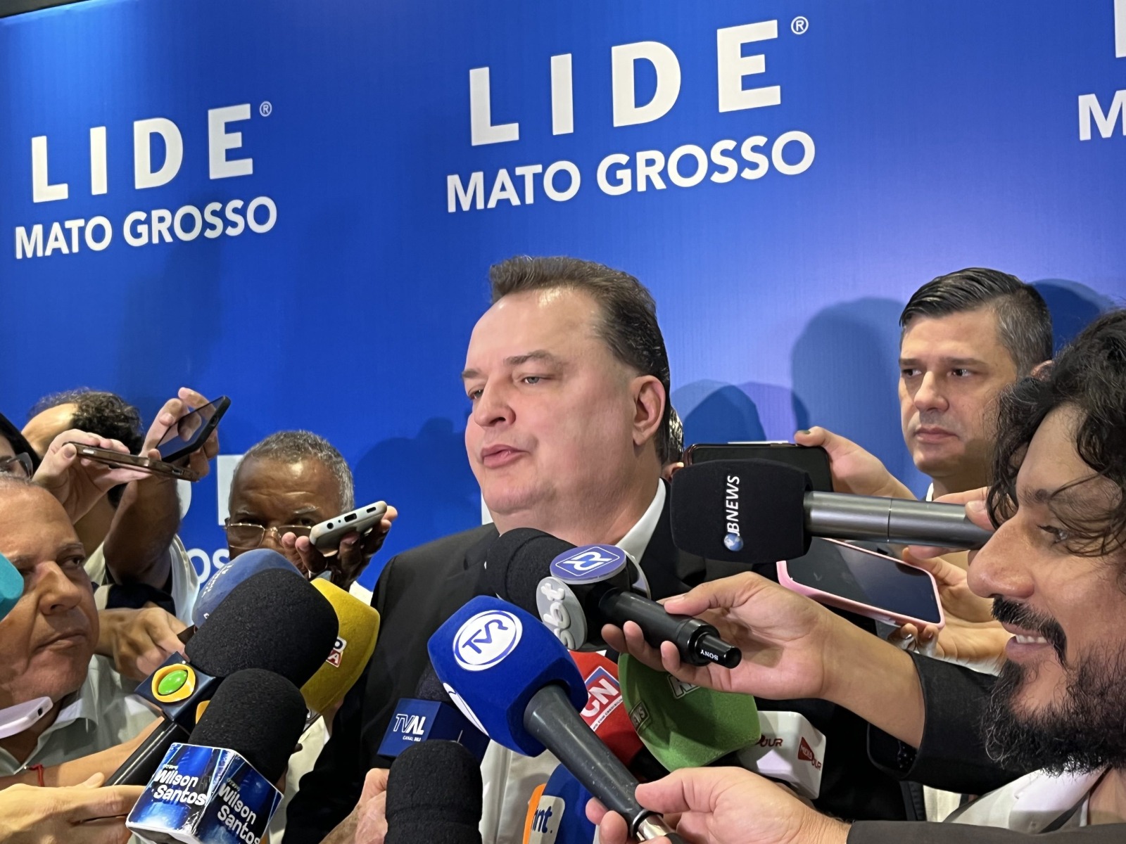 Max Russi rebate Abilio, ironiza buracos em Cuiabá e nega ataque da ALMT à capital