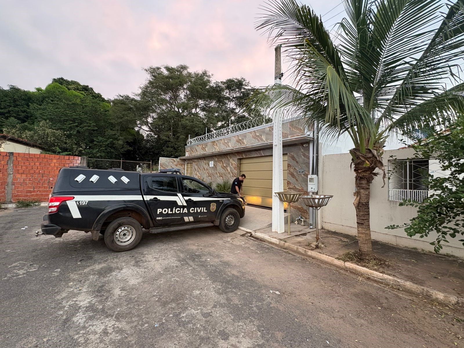 Policial militar é alvo de operação contra esquema de roubo e redistribuição de drogas em MT