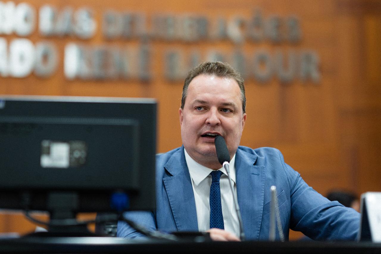 “É um absurdo. Não é aceitável que mulheres estejam à mercê de uma violência gratuita”, afirma Max Russi sobre lista na UFMT