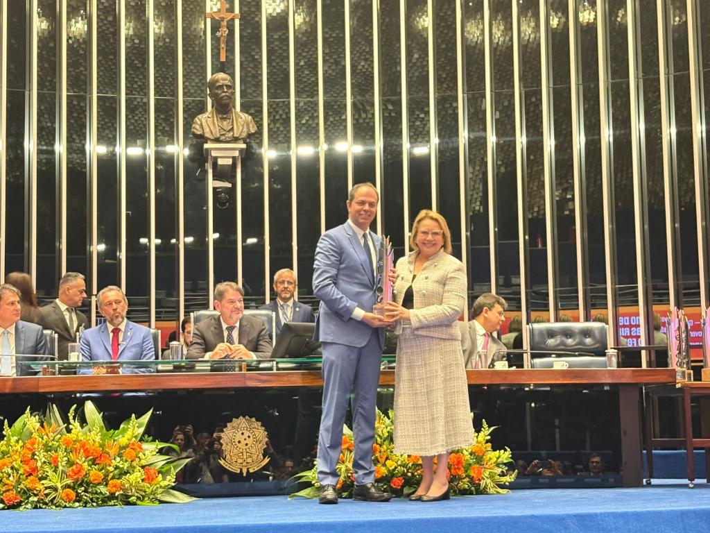 Mato Grosso é homenageado no Senado por avanço histórico na alfabetização infantil