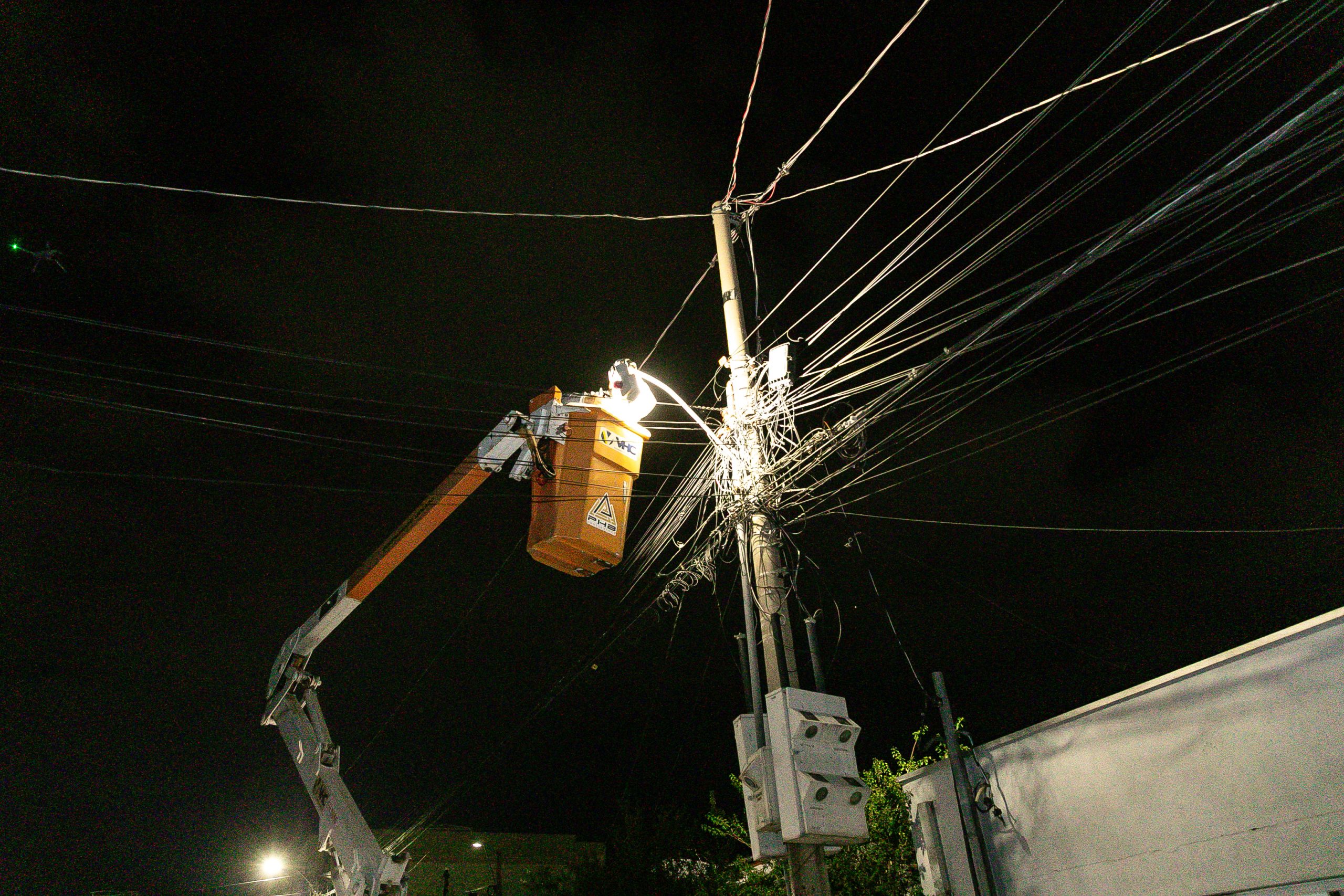 Cuiabá supera 16 mil luminárias de LED e acelera transformação da iluminação pública nos bairros
