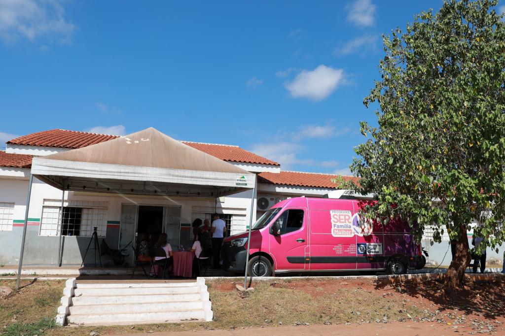 Van Rosa reforça rede de proteção e leva atendimento às mulheres em diferentes regiões de Várzea Grande