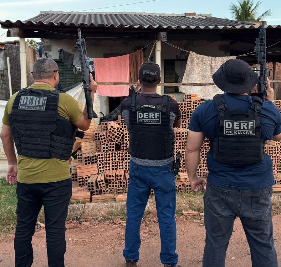 Facção comandava tráfico à distância e lavava dinheiro em loja de roupas; casal é preso em operação da Polícia Civil