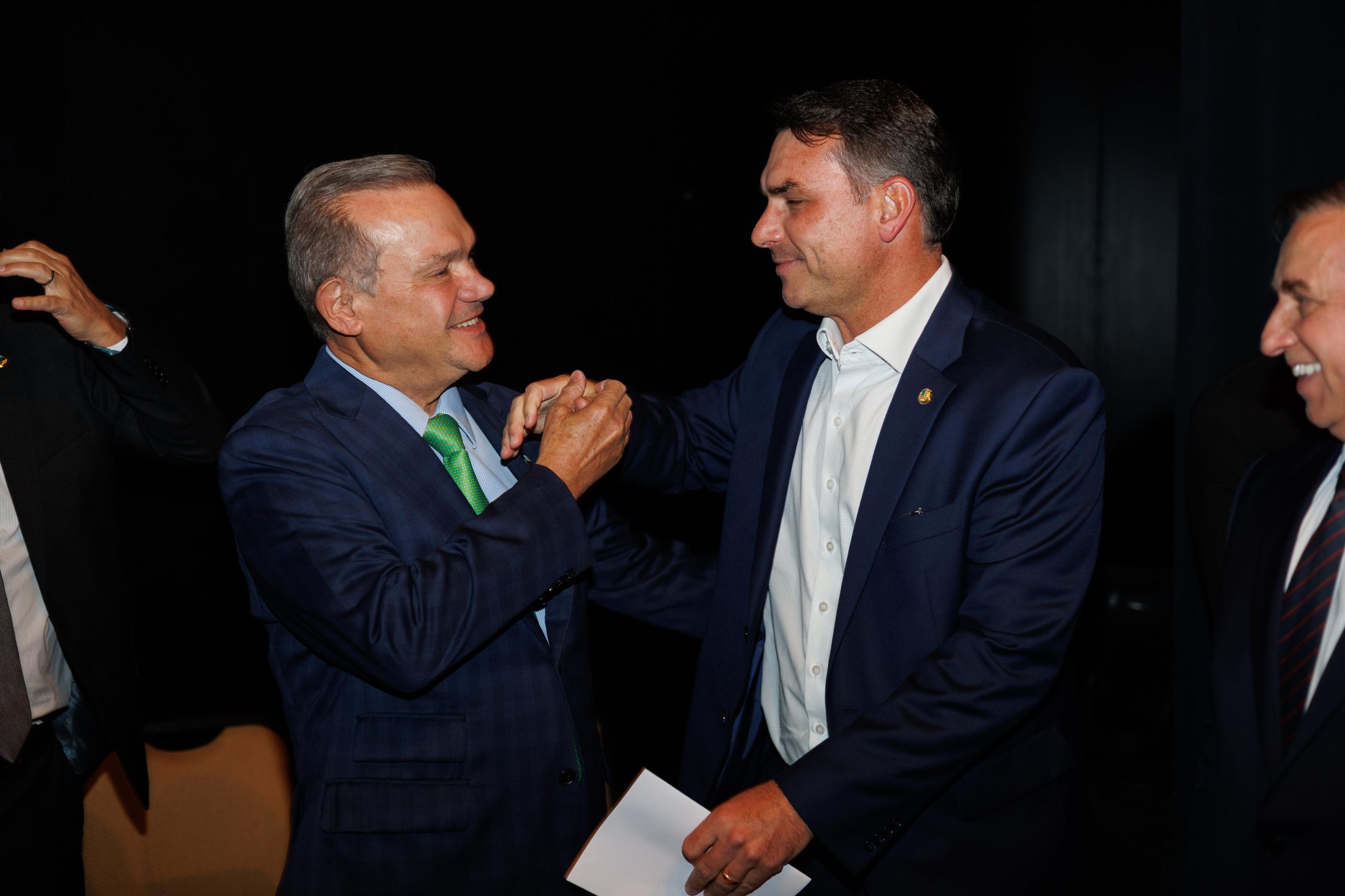 Pesquisa em Rondonópolis aponta Wellington Fagundes na liderança para o Governo e Flávio Bolsonaro à frente na disputa pela Presidência