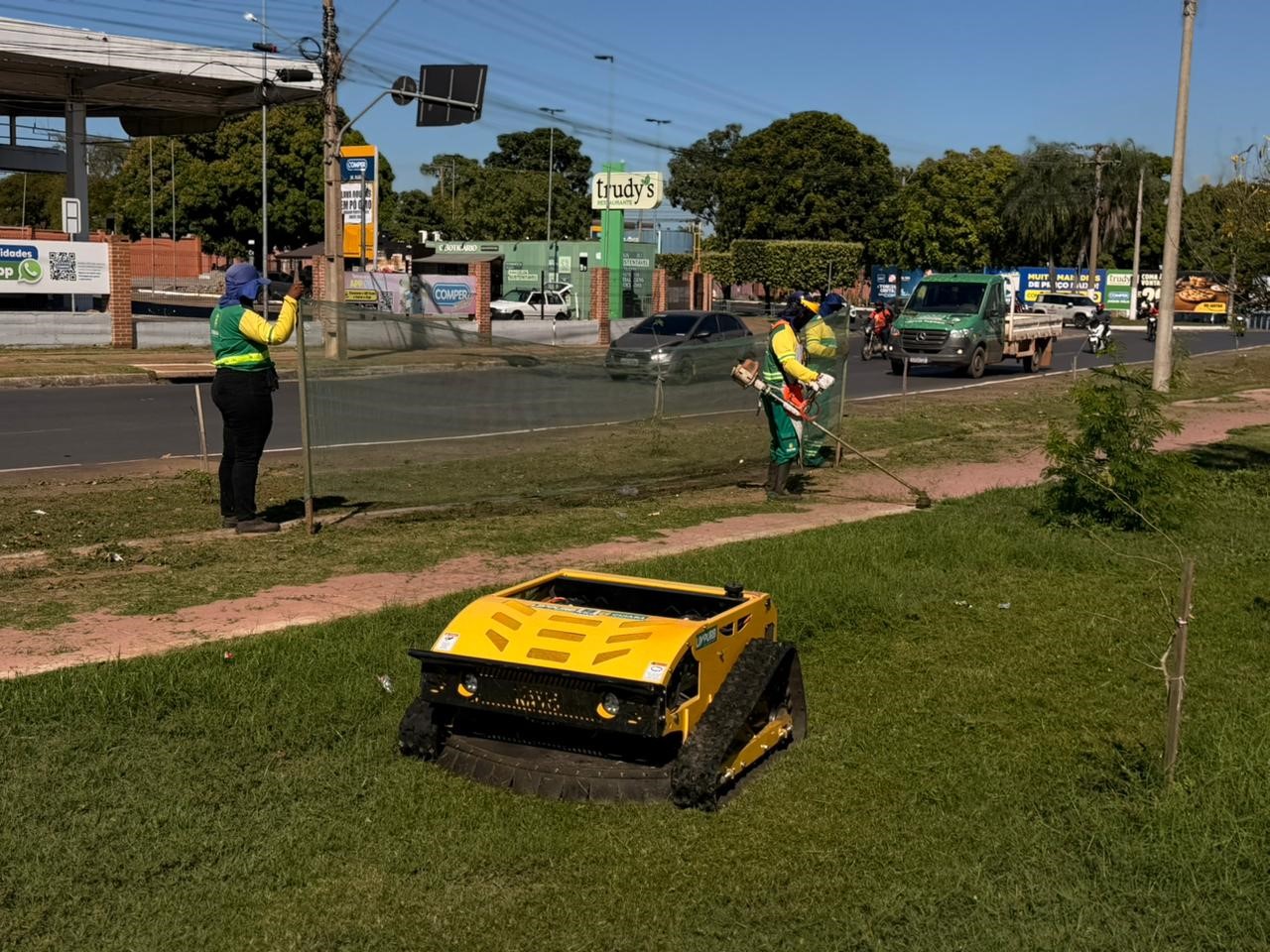 Robôs reforçam zeladoria e aceleram manutenção das áreas verdes de Cuiabá