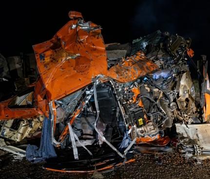 Caminhoneiro morre em colisão frontal na MT-320 e motorista foge sem prestar socorro