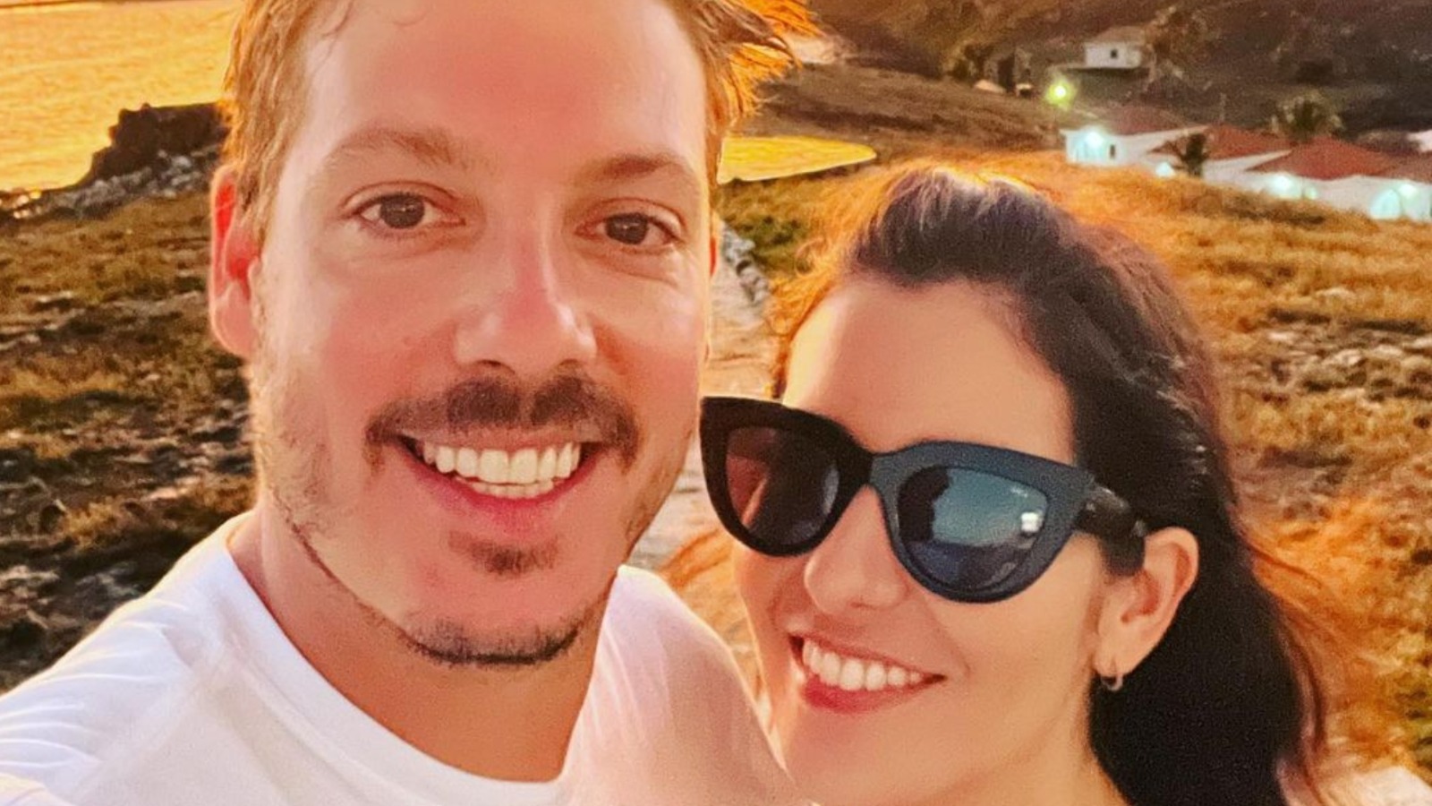 Fábio Porchat anuncia casamento para 2027 e surpreende ao fazer convite ao grupo Revelação ao vivo