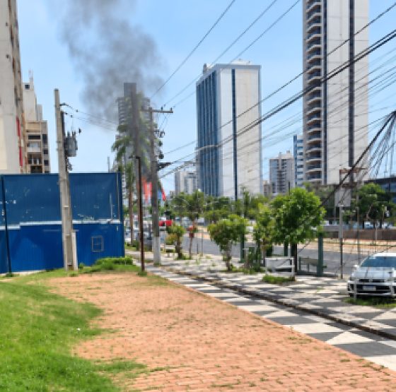 Incêndio em cabos de internet atinge transformador e deixa região da Avenida do CPA sem energia