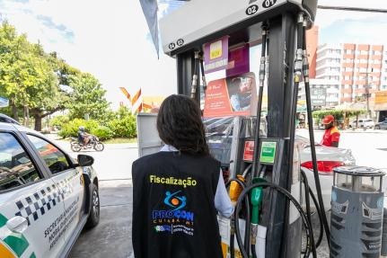 Procon investiga alta dos combustíveis em Cuiabá e 52 postos são notificados