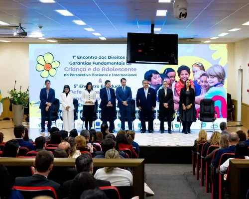 Proteção à infância mobiliza autoridades e especialistas em encontro estadual em Cuiabá
