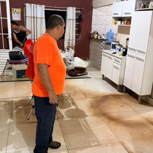 Temporal com mais de 100 mm de chuva causa alagamentos e deixa casas atingidas em Cuiabá