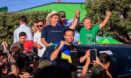 Pré-candidato à presidência, Flávio Bolsonaro cumpre agenda na Norte Show ao lado de Wellington Fagundes e mostra união do PL em MT