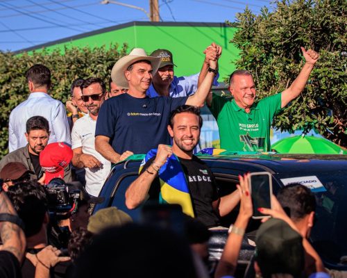Pré-candidato à presidência, Flávio Bolsonaro cumpre agenda na Norte Show ao lado de Wellington Fagundes e mostra união do PL em MT