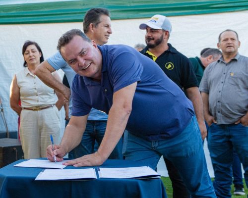 Em Santo Antônio do Leste, Max Russi une forças com governador para garantir asfalto e novos veículos ao município