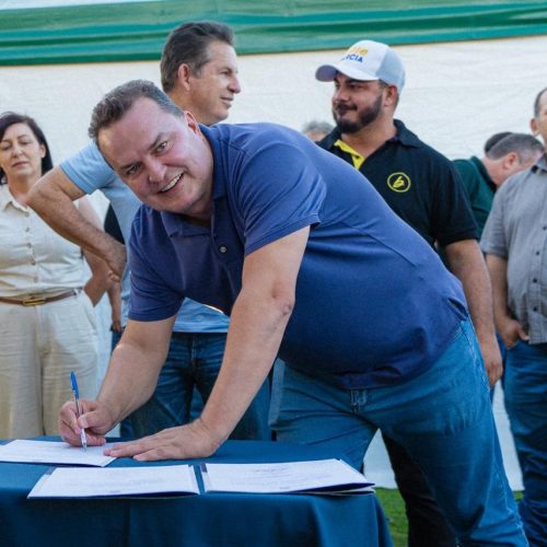 Em Santo Antônio do Leste, Max Russi une forças com governador para garantir asfalto e novos veículos ao município