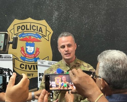 Delegado Fred Murta apaga pichação do Comando Vermelho em escola de Cuiabá