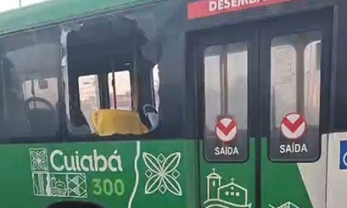 Ônibus tem princípio de incêndio e passageiros quebram janela para escapar em Cuiabá; veja vídeo