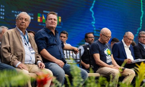 Max Russi e Jayme Campos ficam sem voz em inauguração da ferrovia e episódio gera desconforto nos bastidores políticos
