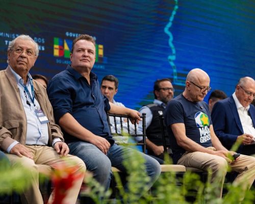 Max Russi e Jayme Campos ficam sem voz em inauguração da ferrovia e episódio gera desconforto nos bastidores políticos