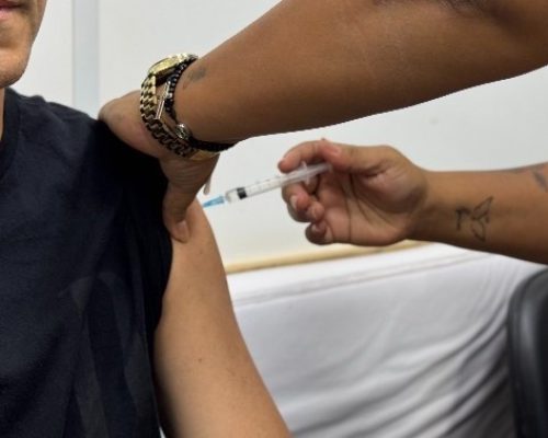 Cuiabá promove Dia D de vacinação com foco na gripe e atualização da caderneta