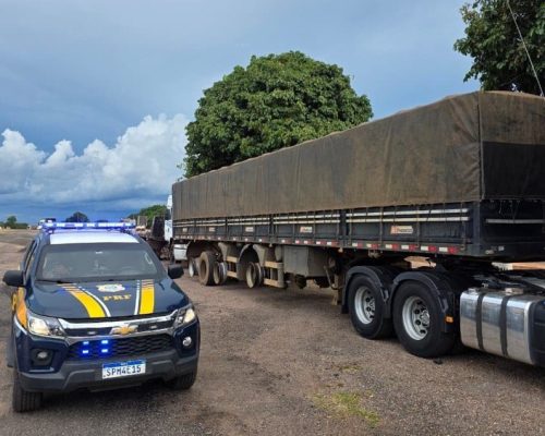 Carreta é flagrada com apenas dois pneus na BR-364 e coloca vidas em risco em MT
