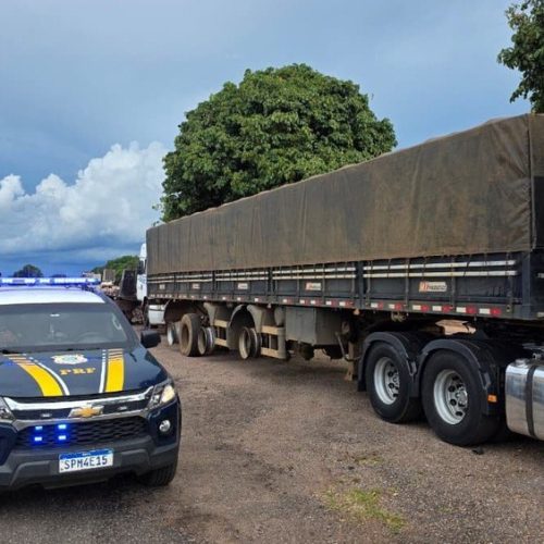 Carreta é flagrada com apenas dois pneus na BR-364 e coloca vidas em risco em MT