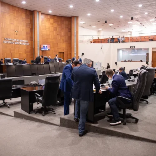 ALMT retoma sessões após recesso com 28 projetos aprovados em plenário