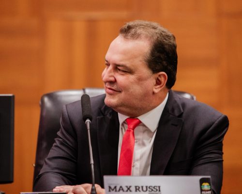 Max Russi lidera pesquisa e desponta como favorito para 2026
