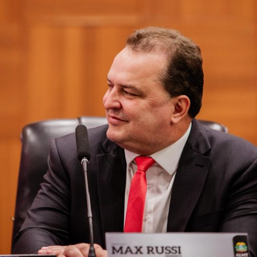 Max Russi lidera pesquisa e desponta como favorito para 2026