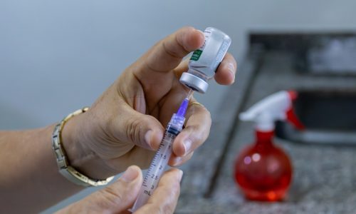 Influenza dispara em Cuiabá com alta de 401% e Saúde reforça vacinação nas unidades