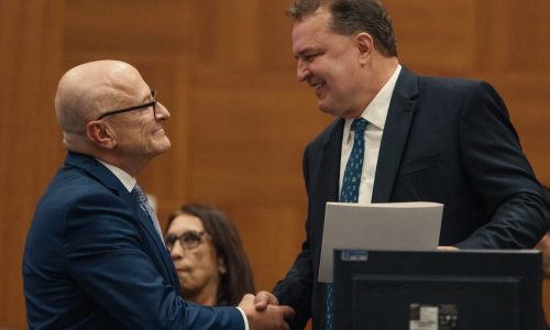 Max empossa Pivetta e destaca “desenvolvimento do estado” na despedida de Mauro