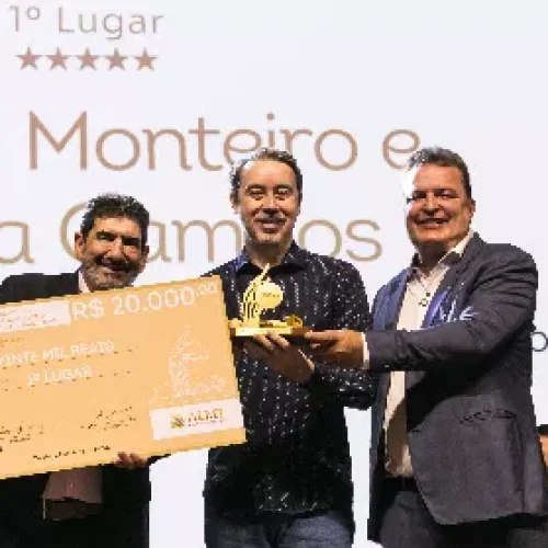 Marcy Monteiro, 1º colocado na categoria Reportagem em Texto, em coautoria com a jornalista Safira Campos.