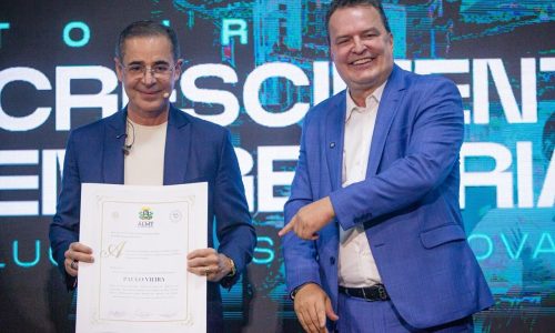 Deputado Max entrega Título de Cidadão Mato-Grossense ao coach Paulo Vieira em Cuiabá