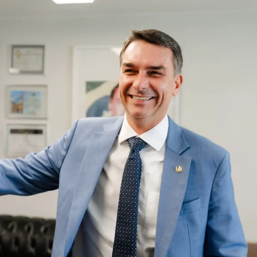 PL pede investigação ao TSE após identificar suposto esquema com perfis falsos e anúncios milionários contra Flávio Bolsonaro