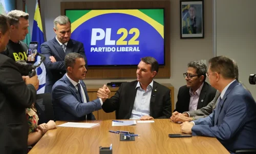 Coronel Assis se filia ao PL com apoio de Flávio Bolsonaro e reforça discurso duro na segurança