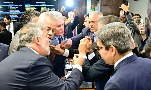 Base governista recorre a Alcolumbre para tentar anular sessão da CPMI do INSS