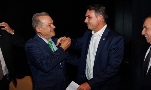 Pesquisa em Rondonópolis aponta Wellington Fagundes na liderança para o Governo e Flávio Bolsonaro à frente na disputa pela Presidência
