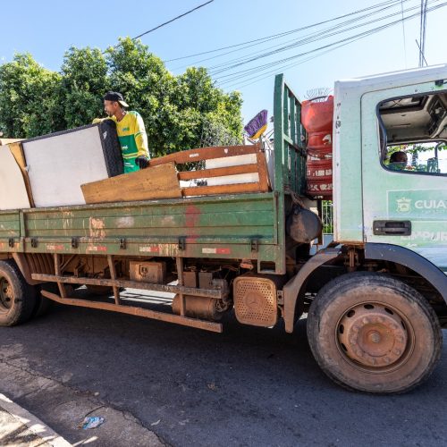 Prefeitura percorre 15 bairros com operação Cata-treco esta semana