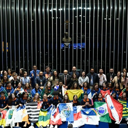 Senador Wellington Fagundes reforça importância do Jovem Senador para a democracia