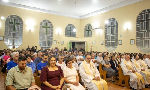 Nova Brasilândia empossa novo pároco em cerimônia que reuniu fiéis e lideranças políticas