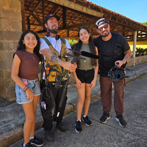 Irmãs cuiabanas brilham em filme infantil no streaming e revelam talento raro na música