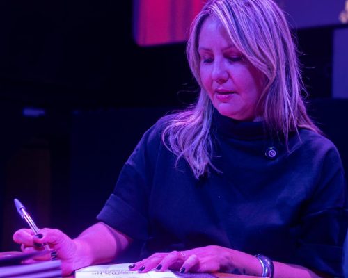 Livro sobre os 10 anos da MT Escola de Teatro será lançado no Cine Teatro Cuiabá