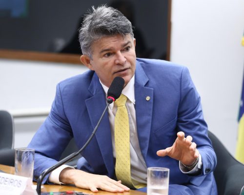 Medeiros questiona legitimidade de Alexandre de Moraes após revelações sobre empresário do Banco Master