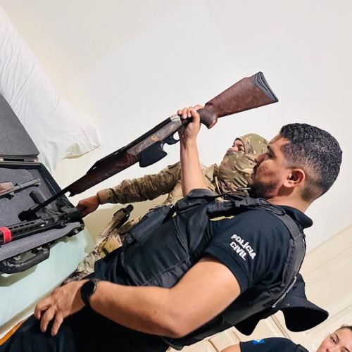 Arsenal com 50 armas e 8,8 mil munições é apreendido em investigação de violência doméstica em MT
