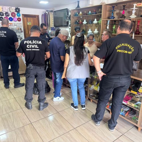 Polícia Civil apreende essências de cigarro eletrônico em tabacaria de Várzea Grande