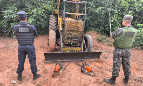 Polícia Ambiental apreende trator e aplica mais de R$ 1,5 milhão em multas por exploração ilegal de madeira em MT