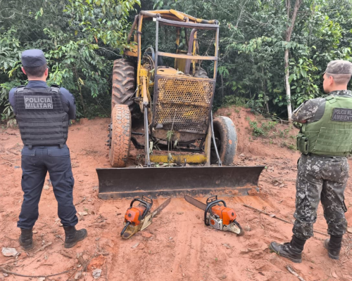 Polícia Ambiental apreende trator e aplica mais de R$ 1,5 milhão em multas por exploração ilegal de madeira em MT