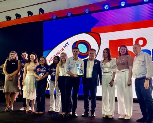 Mato Grosso premia 100 escolas e anuncia R$ 8,25 milhões por avanço histórico na alfabetização