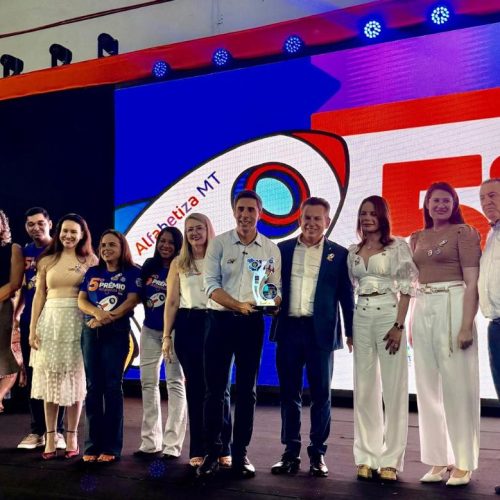 Mato Grosso premia 100 escolas e anuncia R$ 8,25 milhões por avanço histórico na alfabetização