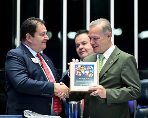 Fagundes destaca legado do Lions, homenageia Wady Lacerda e leva pauta do Pantanal ao Senado